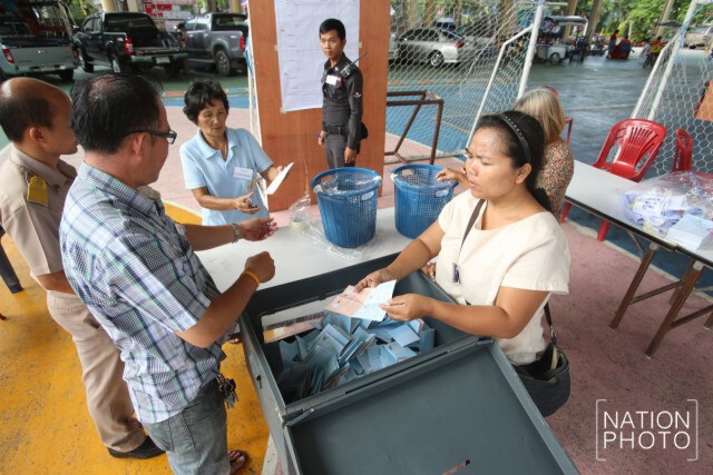 เริ่มนับคะแนน ประชามติร่างรธน.