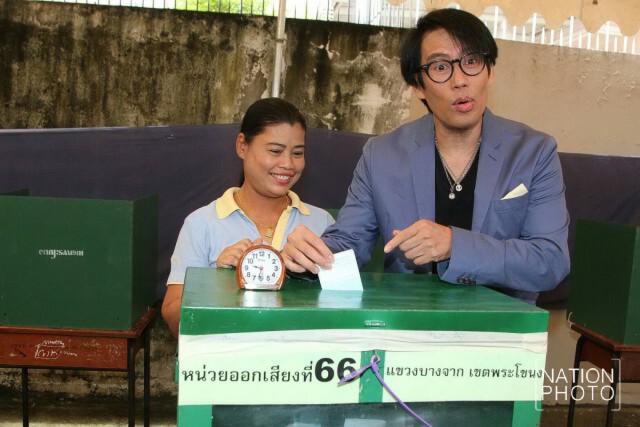 "เบิร์ด ธงไชย"  ออกเสียงประชามติร่างรัฐธรรมนูญ