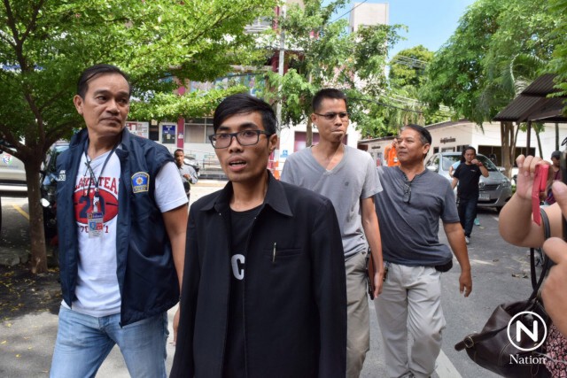 ตร.แจ้ง 3 ข้อหา "โตโต้ จงเทพ"
 ตั้งใจฉีกบัตรประชามติ