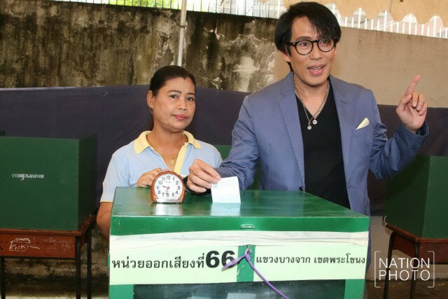 "เบิร์ด ธงไชย"  ออกเสียงประชามติร่างรัฐธรรมนูญ