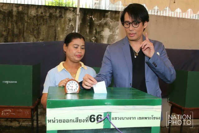 "เบิร์ด ธงไชย"  ออกเสียงประชามติร่างรัฐธรรมนูญ