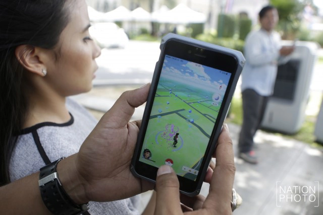 "โปเกมอน โก" บุกทำเนียบ
สื่อจับได้หลายตัว หน้าตึกไทยคู่ฟ้า