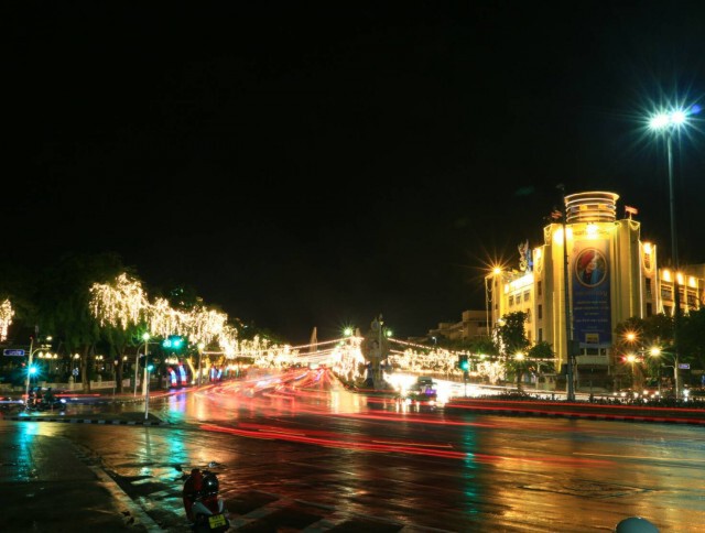 งดงาม...ไฟประดับเฉลิมพระเกียรติพระราชินี