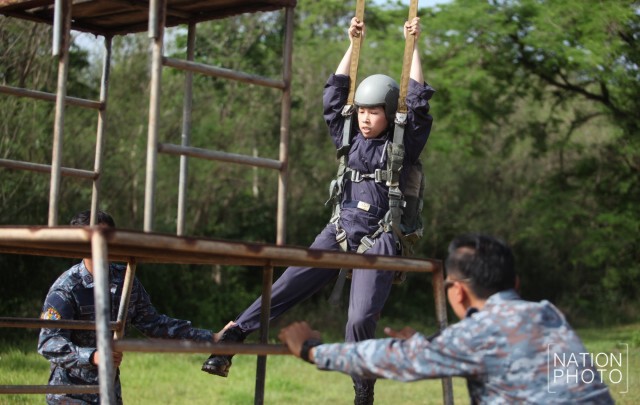 นักบินหญิงรุ่นแรก...ร่วมฝึกยังชีพในป่า