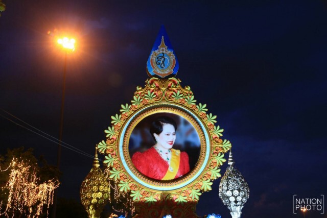 งดงาม...ไฟประดับเฉลิมพระเกียรติพระราชินี
