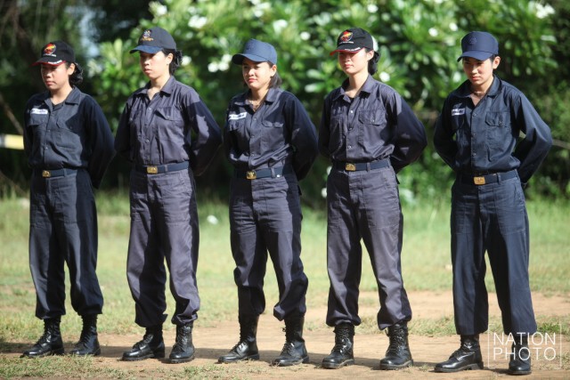 นักบินหญิงรุ่นแรก...ร่วมฝึกยังชีพในป่า