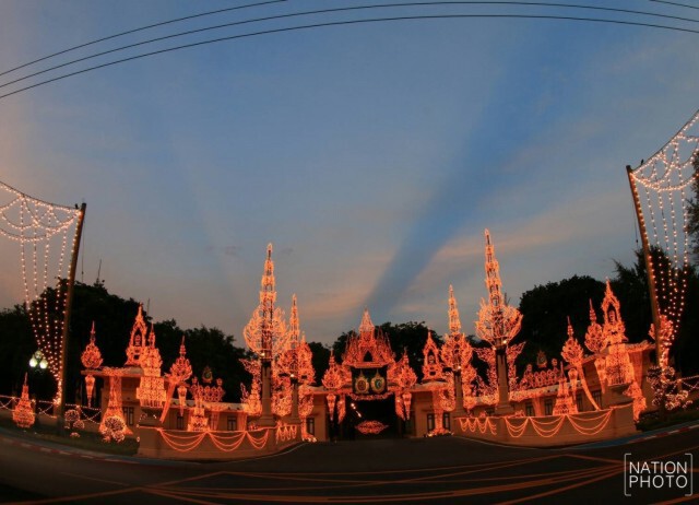 งดงาม...ไฟประดับเฉลิมพระเกียรติพระราชินี