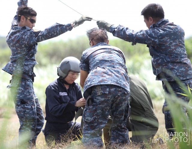 นักบินหญิงรุ่นแรก...ร่วมฝึกยังชีพในป่า