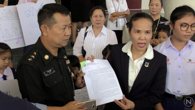"เรยีนาฯ - ชุมชน" ลงนามค้าน!
สร้างบ้านธนารักษ์ข้างโรงเรียน