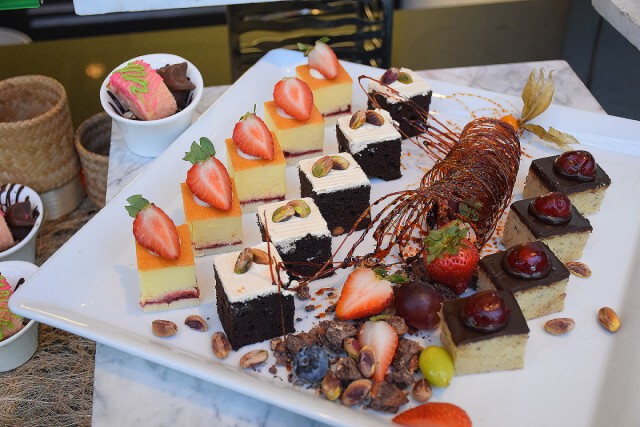 อร่อยปักหมุด : บุฟเฟ่ต์มื้อกลางวัน Retro Live Cafe @ ศูนย์ประชุมแห่งชาติสิริกิติ์
