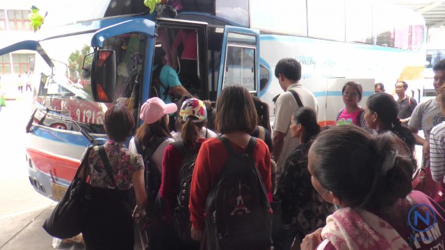 ขนส่งโคราช ปชช.ต่อคิวซื้อตั๋วแน่น!
การจราจรคับคั่ง 
หลังเทศกาลหยุดยาววันแม่