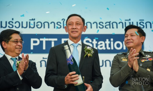 พิธีลงนามเปิดปั๊มชาร์จแบตฯรถยนต์
