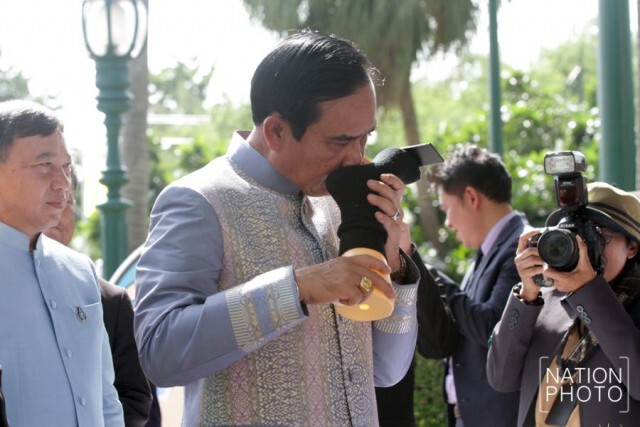 "บิ๊กตู่" โชว์เสน่ห์ ปลายจวัก ทำ "ผัดไทย" คู่ "เชฟกระทะเหล็ก"