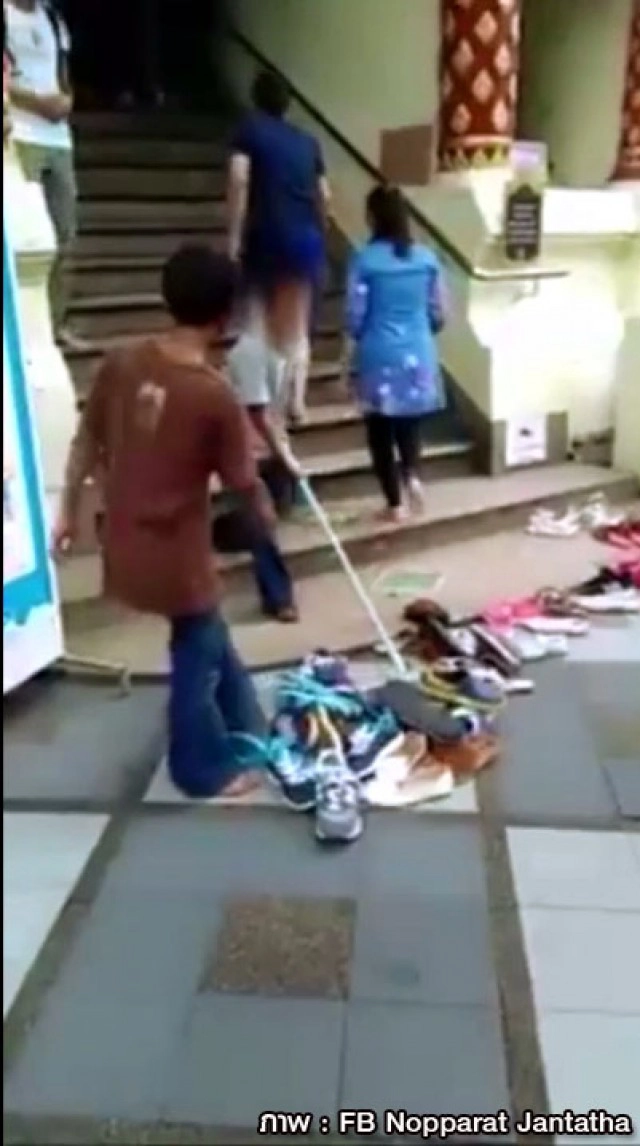 วิจารณ์หนัก!
คลิปเด็กวัดกวาดรองเท้านักท่องเที่ยว