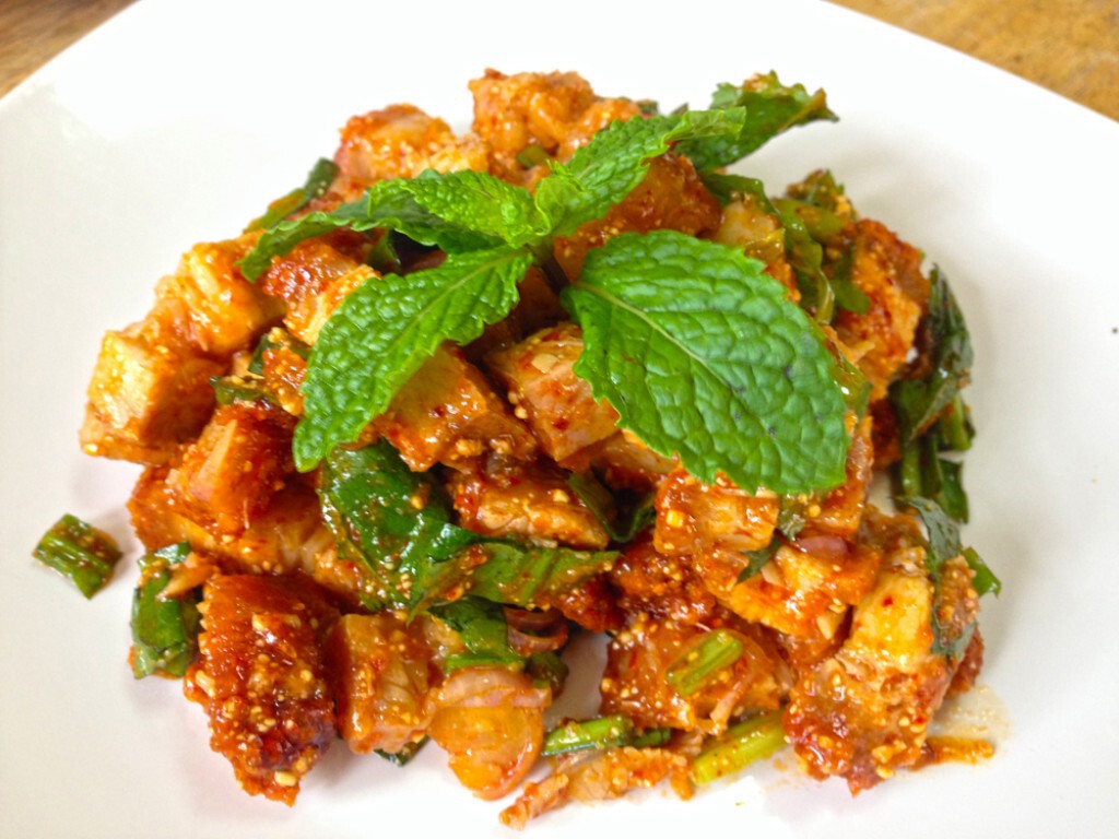 Cooking is Fun : น้ำตกหมูกรอบ บะหมี่ Cooking is Fun : น้ำตกหมูกรอบ บะหมี่