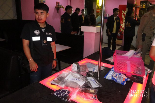 ตั้ง กก.สอบ ตร.บางซื่อ
ปล่อย "เดอะเบส-ฮาเล็ม"
ลักลอบโชว์ลามก-รูดเสา
สั่งปิด 5 ปี