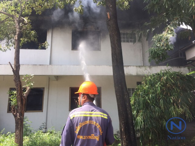 ไฟไหม้โรงงานผสมสี เจ้าของโรงงานถูกไฟลวกทั้งตัวสาหัส