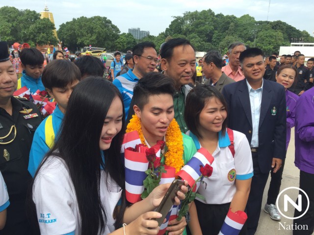 "น้องแต้ว" กลับบ้านเกิด "ขอนแก่น" แฟนต้อนรับล้นสนามบิน