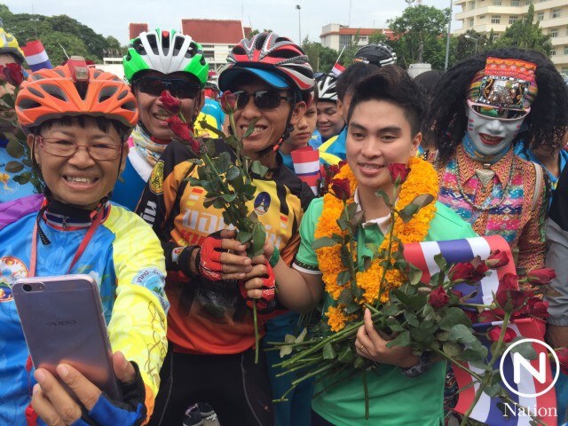 "น้องแต้ว" กลับบ้านเกิด "ขอนแก่น" แฟนต้อนรับล้นสนามบิน