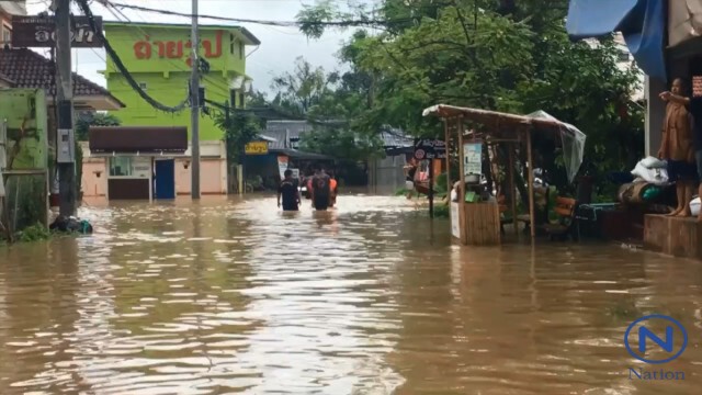 ฝนกระหน่ำอีก
เชียงรายน้ำท่วมกว่า 100 หลังคาแล้ว