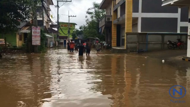 ฝนกระหน่ำอีก
เชียงรายน้ำท่วมกว่า 100 หลังคาแล้ว