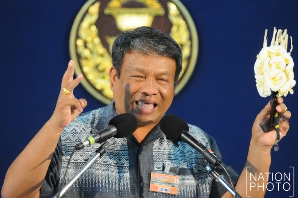 "วัชระ" เตือน"บิ๊กตู่" ฟังเสียงกองเชียร์เพลิน