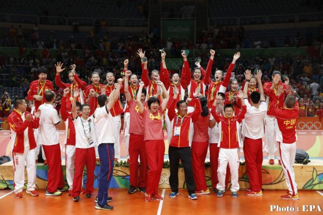 สมศักดิ์ศรี! "วอลเลย์บอลสาวจีน" โค่นเซอร์เบีย 3-1 เซต คว้าเหรียญทองโอลิมปิก สมัยที่ 3