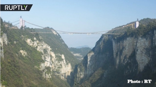 จีนเปิดสะพานกระจกยาวที่สุดในโลก