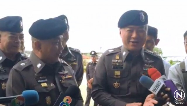 "ศรีวราห์"ลงพื้นที่นครศรีฯ
   ยื่นศาลทหารออกหมายจับ"ศักรินท์"3 ข้อหาหนัก