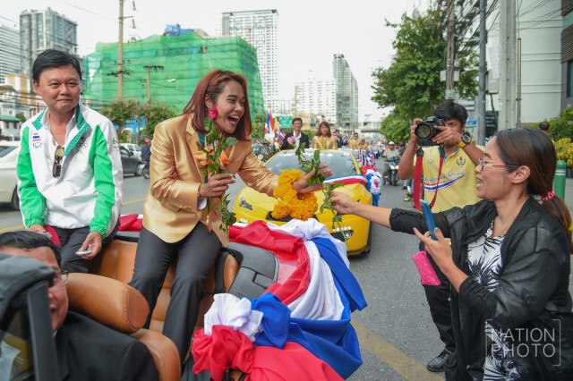 ปชช.แห่เซลฟี่ฮีโร่โอลิมปิก