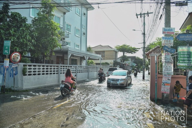 "น้ำครึ่งแข้ง"ซอยทานสัมฤทธิ์ 32