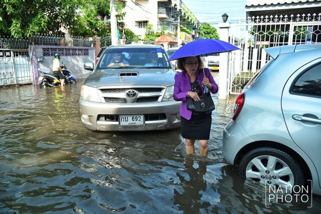 "น้ำครึ่งแข้ง"ซอยทานสัมฤทธิ์ 32