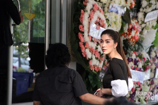 รดน้ำศพ"น้องวีเจจ๋า"สุดเศร้า  เผยน้องเครียด-ซึมเศร้าจากป่วยทางกาย ไม่เกี่ยวความรัก