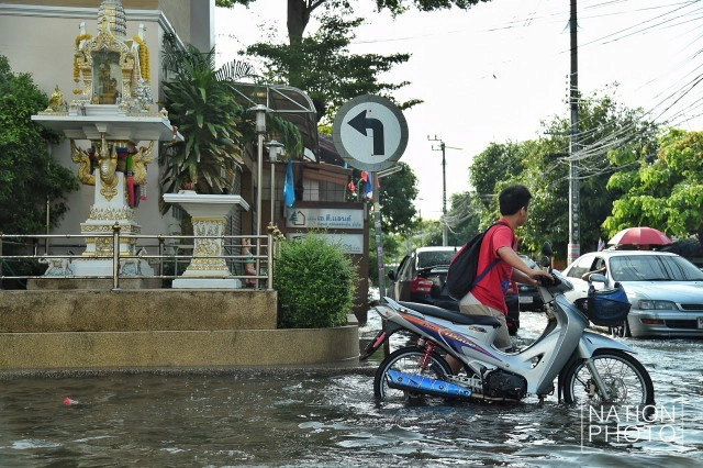 "น้ำครึ่งแข้ง"ซอยทานสัมฤทธิ์ 32