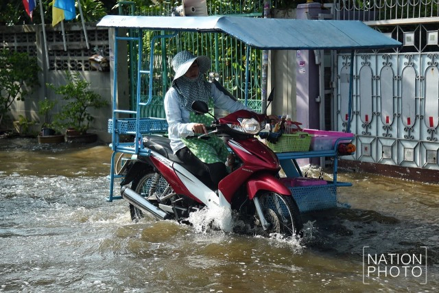 "น้ำครึ่งแข้ง"ซอยทานสัมฤทธิ์ 32