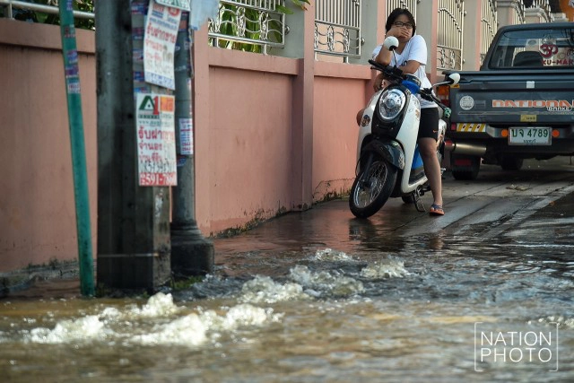 "น้ำครึ่งแข้ง"ซอยทานสัมฤทธิ์ 32