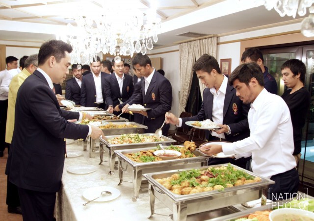 ทูตไทย เลี้ยงอาหารมื้อค่ำ "ช้างศึก" ก่อนดวลซาอุฯ คืนวันที่ 1 ก.ย.