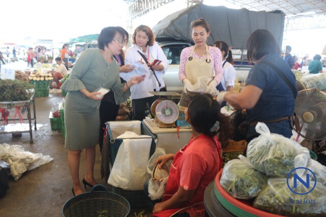 แรงงานจังหวัดสนธิกำลังตรวจแผงค้า ป้องกันต่างด้าวแย่งอาชีพคนไทยในตลาดไท