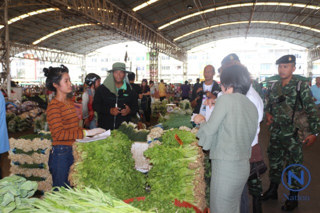 แรงงานจังหวัดสนธิกำลังตรวจแผงค้า ป้องกันต่างด้าวแย่งอาชีพคนไทยในตลาดไท