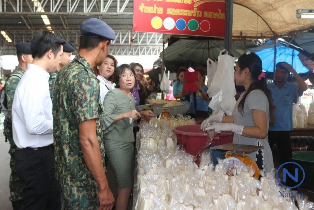 แรงงานจังหวัดสนธิกำลังตรวจแผงค้า ป้องกันต่างด้าวแย่งอาชีพคนไทยในตลาดไท