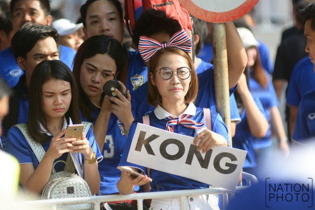 สีสันแฟนบอล "ไทย-ญี่ปุ่น" ก่อนดวลกันค่ำนี้