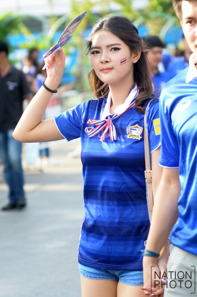 สีสันแฟนบอล "ไทย-ญี่ปุ่น" ก่อนดวลกันค่ำนี้