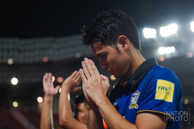 ประมวลภาพ "ช้างศึก" สู้สุดใจพ่ายญี่ปุ่น 0-2