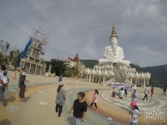 สัมผัสบรรยากาศสายหมอก วัดพระธาตุผาซ่อนแก้ว