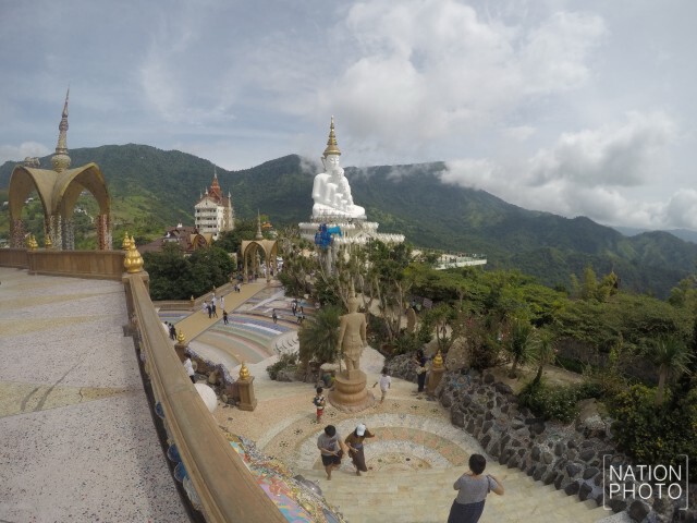 สัมผัสบรรยากาศสายหมอก วัดพระธาตุผาซ่อนแก้ว