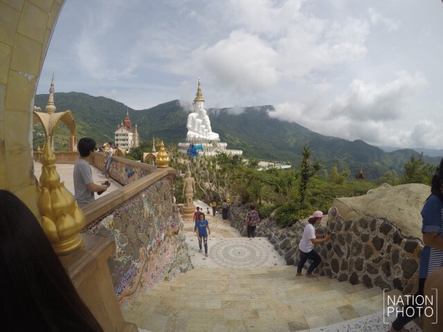 สัมผัสบรรยากาศสายหมอก วัดพระธาตุผาซ่อนแก้ว