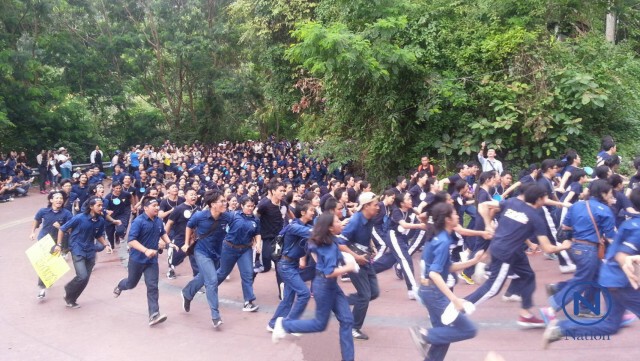 "ยิ่งลักษณ์" ร่วมรับน้องขึ้นดอย มช.ปี59