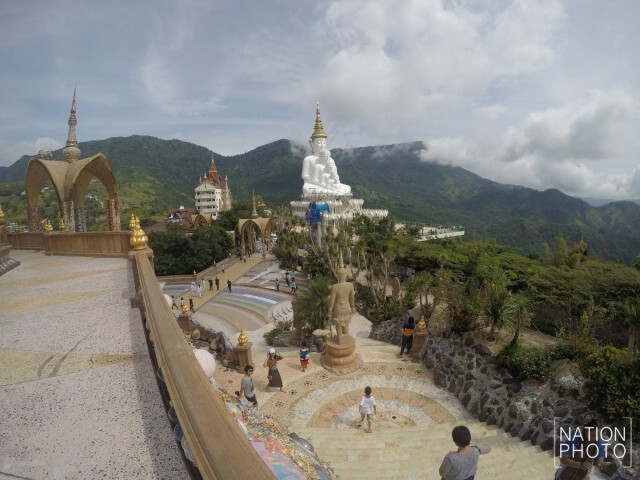 สัมผัสบรรยากาศสายหมอก วัดพระธาตุผาซ่อนแก้ว