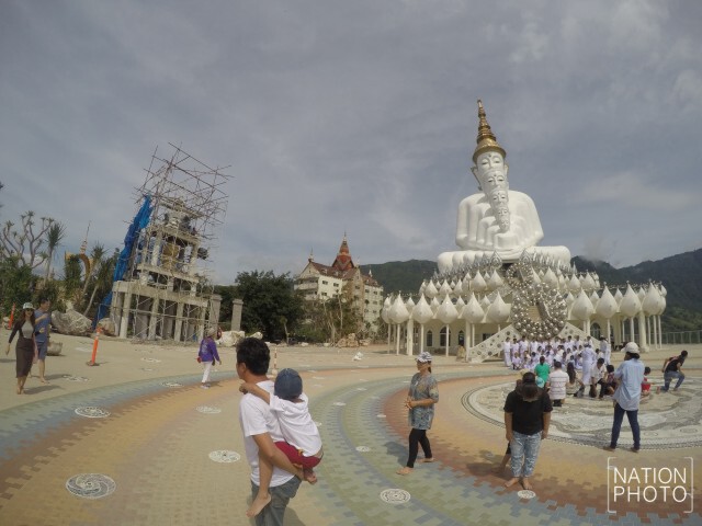 สัมผัสบรรยากาศสายหมอก วัดพระธาตุผาซ่อนแก้ว