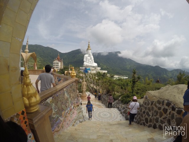 สัมผัสบรรยากาศสายหมอก วัดพระธาตุผาซ่อนแก้ว